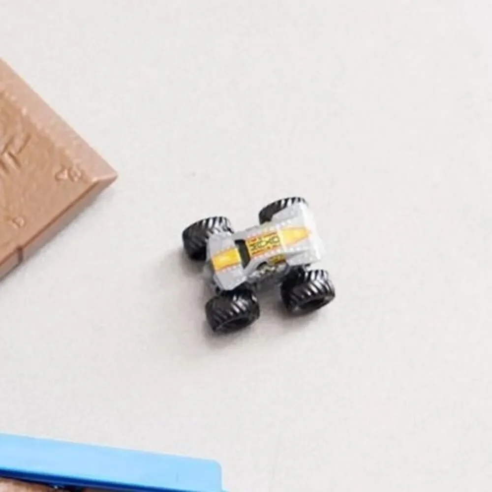 Monster Jam Official Max D Monster Truck, Die-Cast Vehicle 1:87 Scale Model